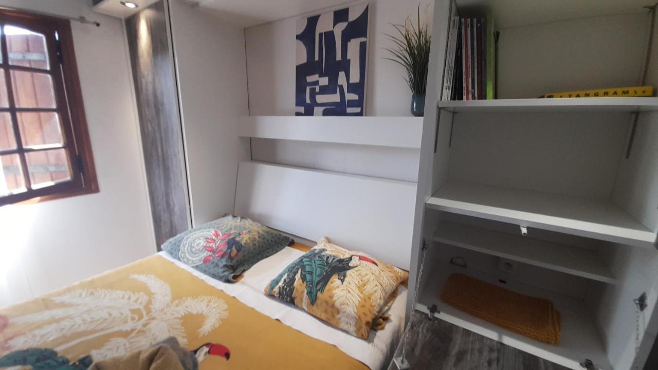 Hébergement de vacances Maison De Avec Piscine