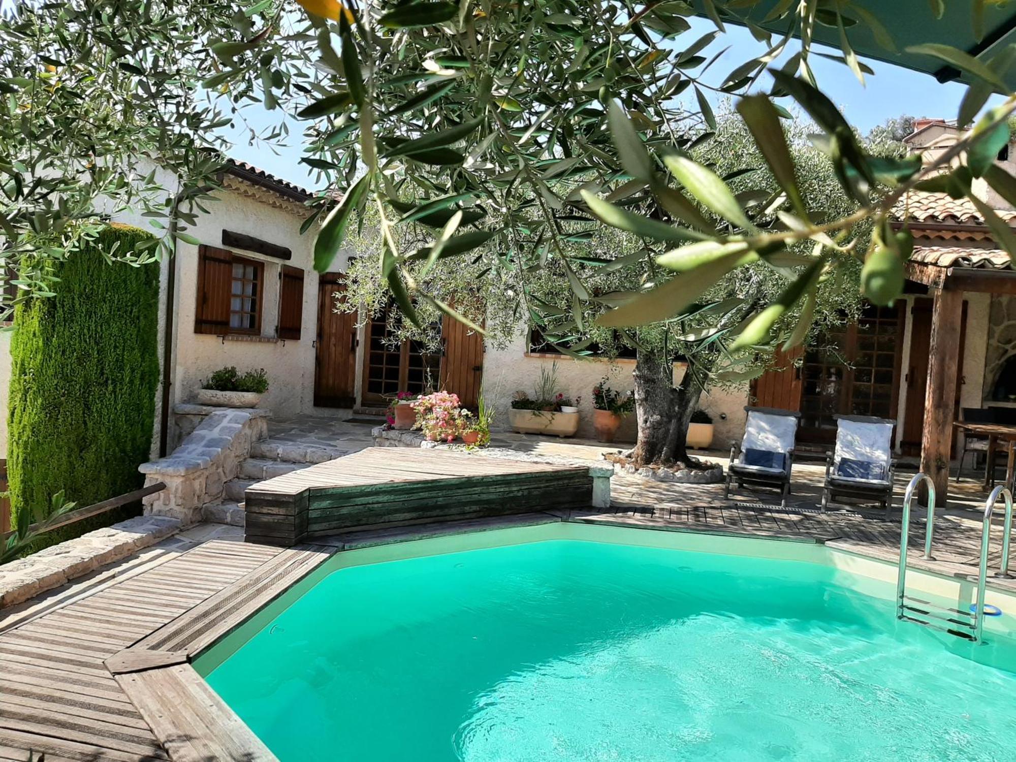 Maison De Avec Piscine Hébergement de vacances Berre-des-Alpes